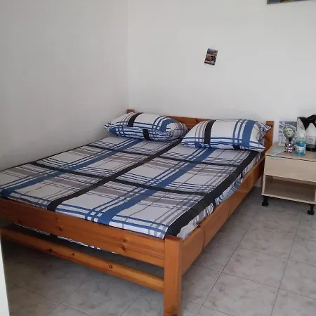 アパート Apollon H-3 H-4 *